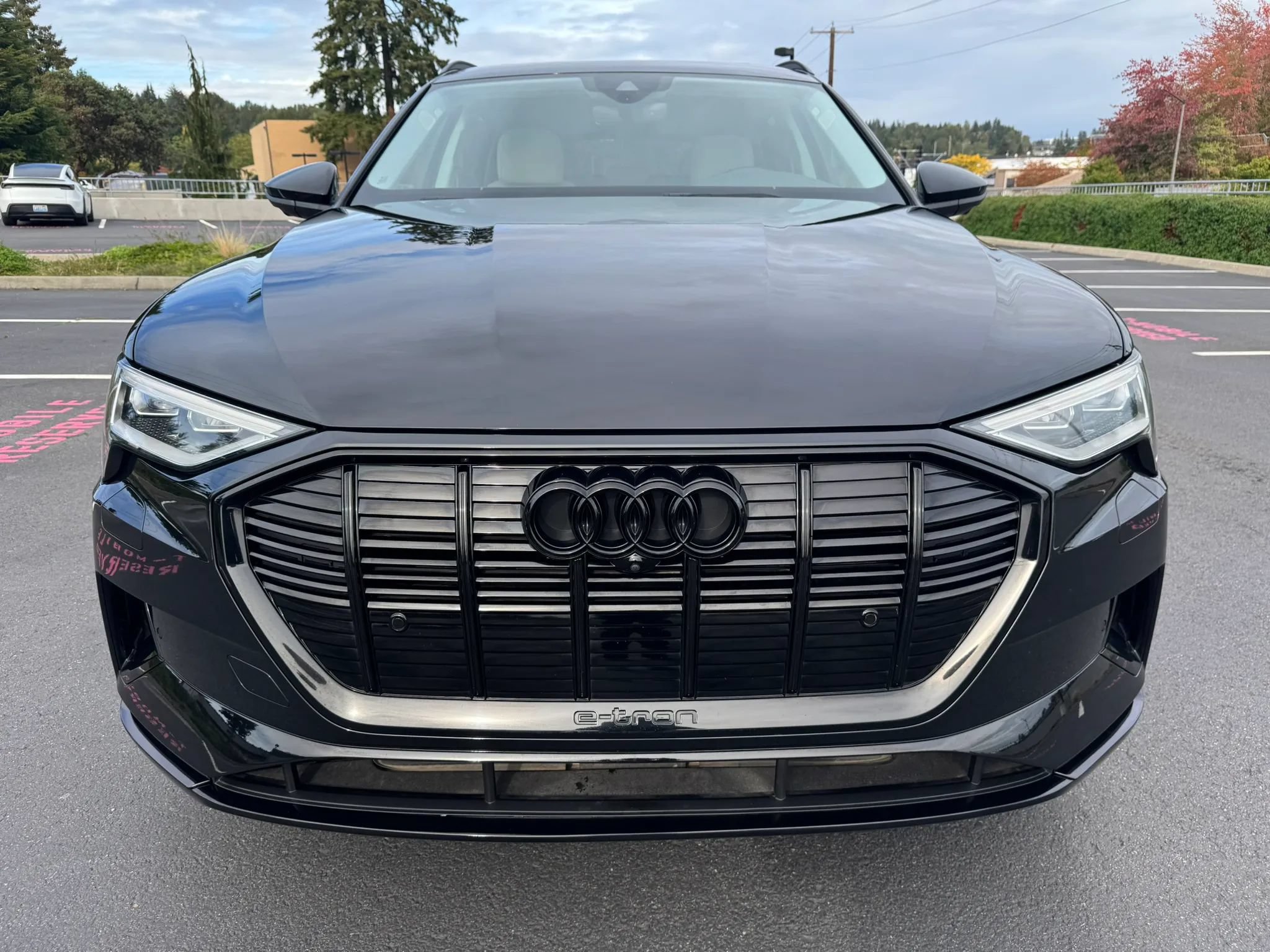 Used 2022 Audi e-tron Premium Plus w/ Premium Plus Package AWD/4WD image 3