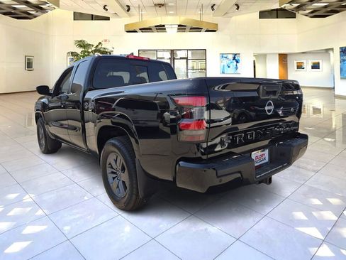 New 2025 Nissan Frontier SV w/ SV Convenience Package RWD image 3