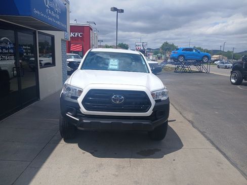 Used 2019 Toyota Tacoma SR AWD/4WD image 3