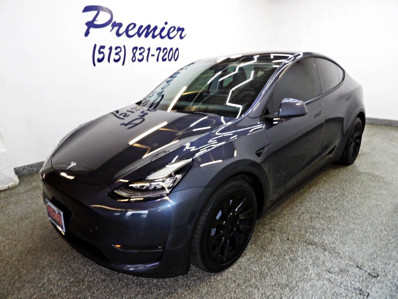 Used 2022 Tesla Model Y Long Range AWD/4WD image 1