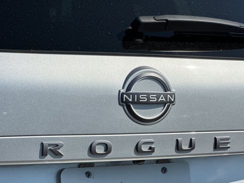 Used 2025 Nissan Rogue SV FWD image 35