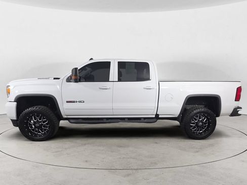 Used 2018 GMC Sierra 2500 SLT w/ Duramax Plus Package AWD/4WD image 2