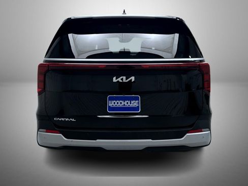Used 2025 Kia Carnival image 6