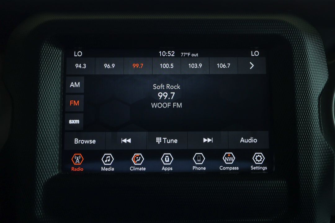 Used 2023 Jeep Gladiator Sport AWD/4WD image 16