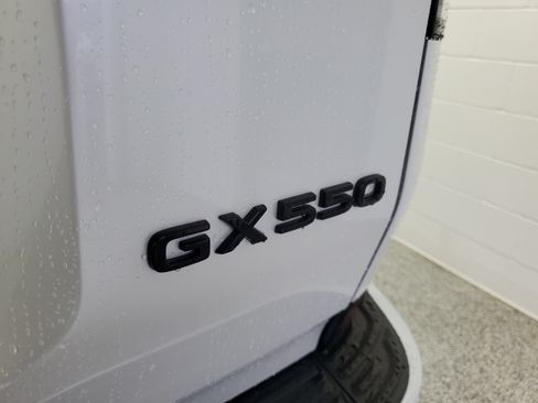 Used 2024 Lexus GX 550 w/ Accessory Package (Z1) AWD/4WD image 8
