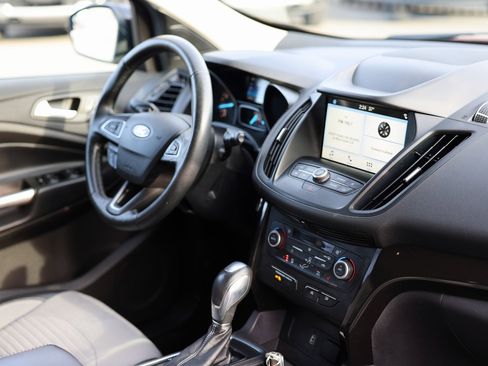 Used 2019 Ford Escape SE image 10