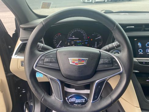 Used 2017 Cadillac XT5 FWD image 11