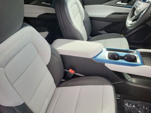 New 2026 Chevrolet Equinox EV LT image 28