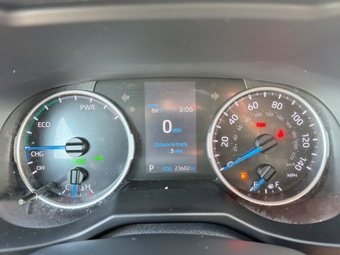 Used 2021 Toyota RAV4 XLE Premium image 20