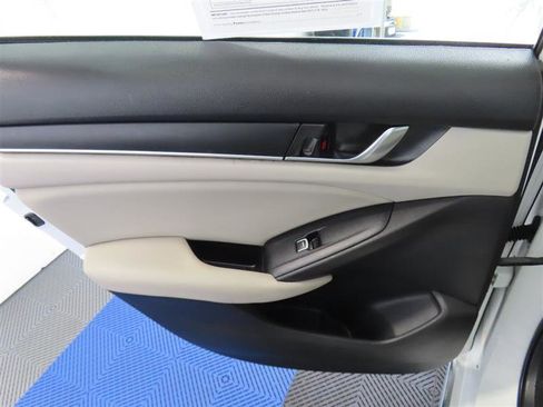 Used 2018 Honda Accord EX image 29