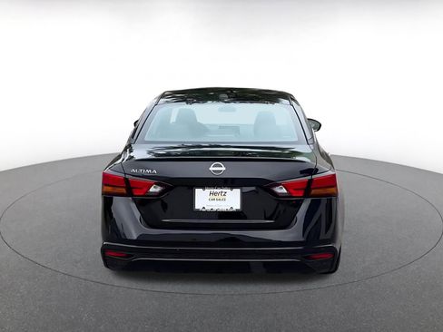 Used 2025 Nissan Altima 2.5 SV FWD image 12