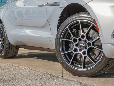 Used 2022 Aston Martin DBX AWD/4WD image 2