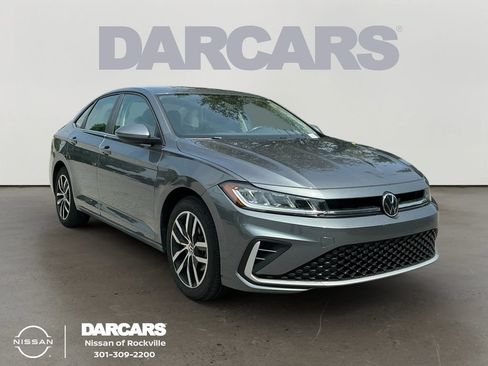 Used 2025 Volkswagen Jetta SE FWD image 1
