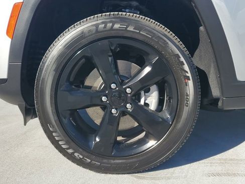 New 2025 Jeep Grand Cherokee L Altitude image 7