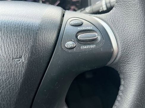 Used 2014 Nissan Pathfinder SL image 24