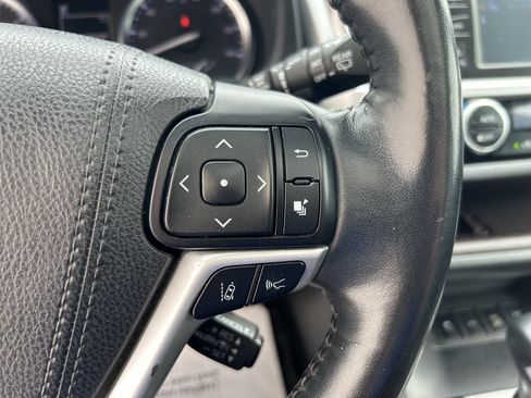 Used 2017 Toyota Highlander Limited Platinum AWD/4WD image 25