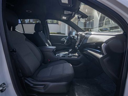 Used 2023 Chevrolet Traverse LT FWD image 12