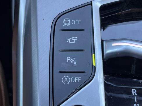 New 2026 BMW 330i Sedan w/ M Sport Package image 10