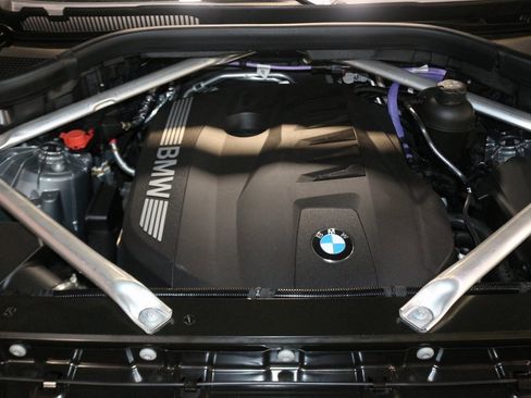 Certified 2024 BMW X5 xDrive40i w/ M Sport Package image 9