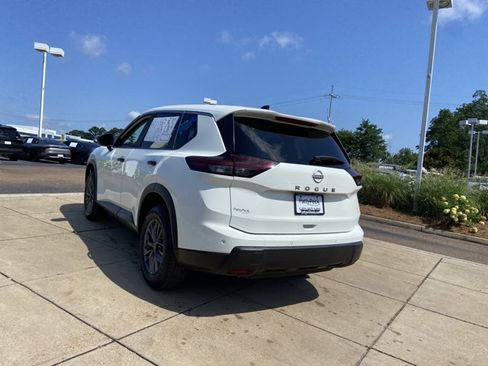 Used 2024 Nissan Rogue S FWD image 10