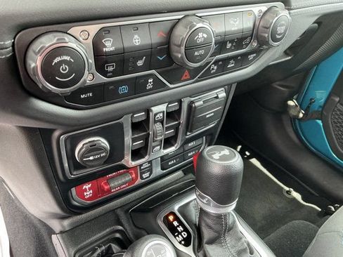Used 2024 Jeep Wrangler Unlimited Rubicon 4xe w/ Technology Group AWD/4WD image 27