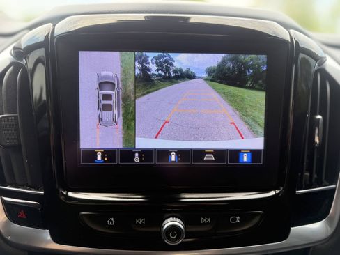 Used 2023 Chevrolet Traverse LT w/ LT Premium Package AWD/4WD image 14