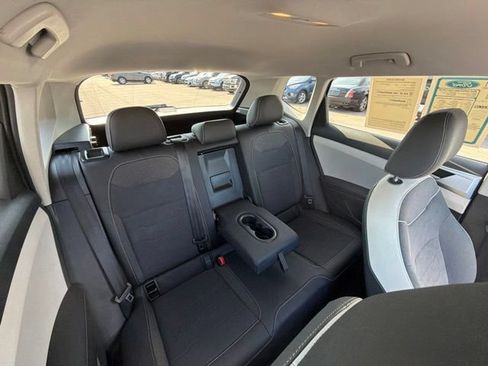 Used 2025 Volkswagen Taos SE FWD image 25