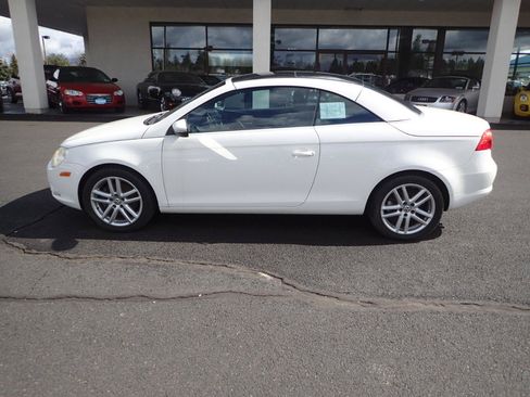 Used 2009 Volkswagen Eos Lux FWD image 2