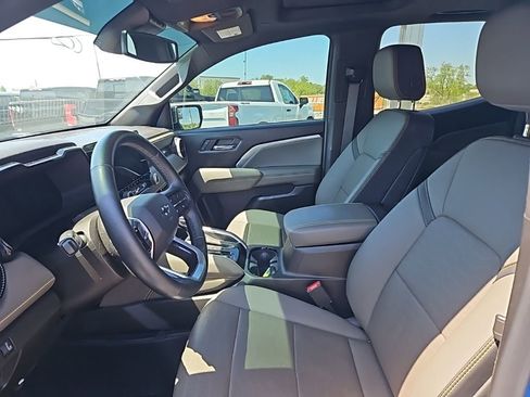 Used 2024 Chevrolet Colorado ZR2 w/ ZR2 Convenience Package III image 17