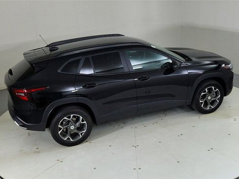 Used 2024 Chevrolet Trax LT image 41