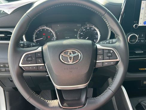 Certified 2024 Toyota Highlander XLE image 20