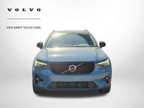 Used 2023 Volvo XC40 B5 Plus w/ Protection Package Premier AWD/4WD image 9