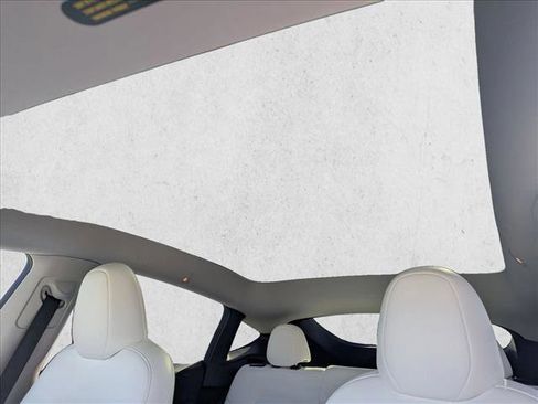Used 2024 Tesla Model Y Long Range AWD/4WD image 16