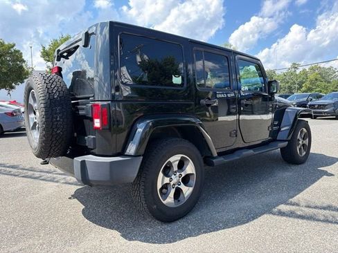 Used 2017 Jeep Wrangler Unlimited Sahara w/ Dual Top Group AWD/4WD image 5