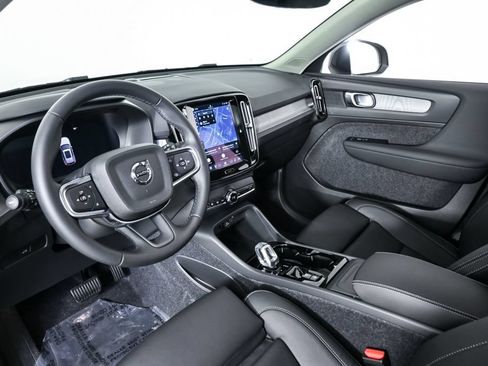 Used 2026 Volvo XC40 B4 Plus w/ Protection Package Premier FWD image 6