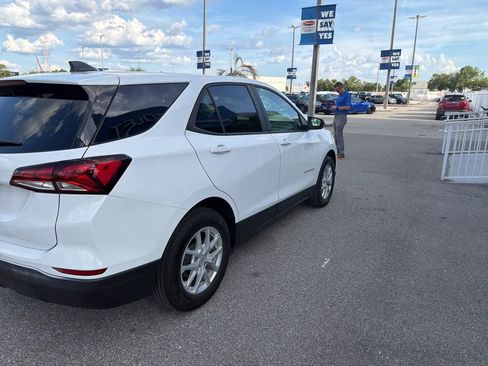 Used 2024 Chevrolet Equinox LS w/ LS Convenience Package FWD image 4