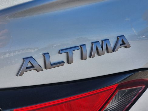 Used 2023 Nissan Altima 2.5 SV image 8