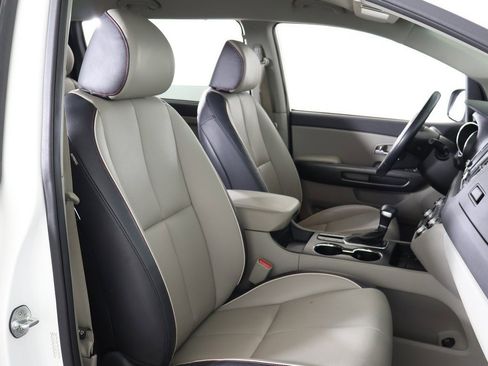 Used 2019 Kia Sedona EX image 28