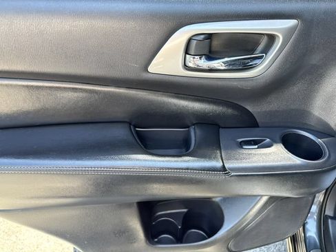 Used 2014 Nissan Pathfinder SL AWD/4WD image 16