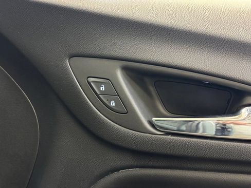 Used 2023 Chevrolet Equinox Premier AWD/4WD image 37