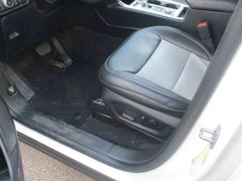 Certified 2022 Ford Explorer XLT w/ Equipment Group 202A image 18