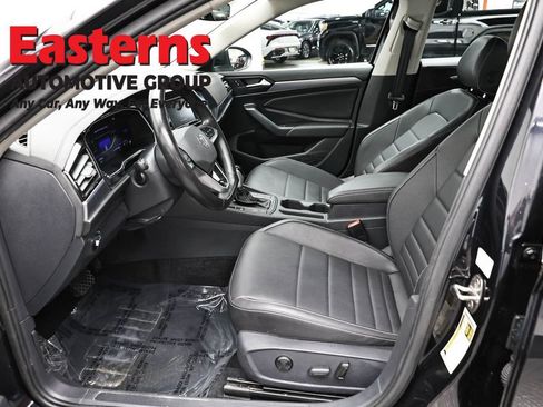 Used 2024 Volkswagen Jetta SE image 14