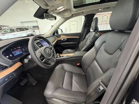 Used 2024 Volvo XC90 T8 Plus AWD/4WD image 9