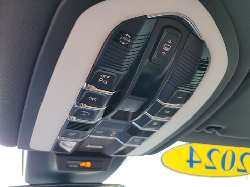 Used 2024 Porsche Macan image 20