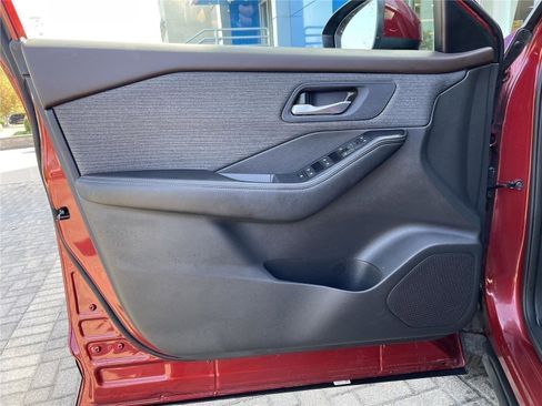 Used 2023 Nissan Rogue SV AWD/4WD image 13