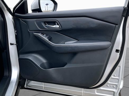 Certified 2025 Nissan Rogue SV FWD image 21