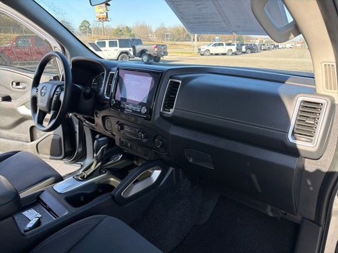 Used 2023 Nissan Frontier SV w/ Technology Package RWD image 17