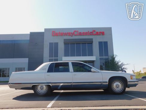 Used 1995 Cadillac Fleetwood Brougham RWD image 22