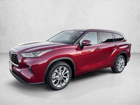 Certified 2025 Toyota Highlander Limited image 1