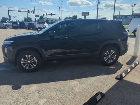 Used 2026 Chevrolet Equinox LT AWD/4WD image 3